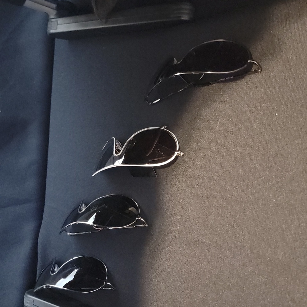 Sunglass bundle - Picture 3 of 12